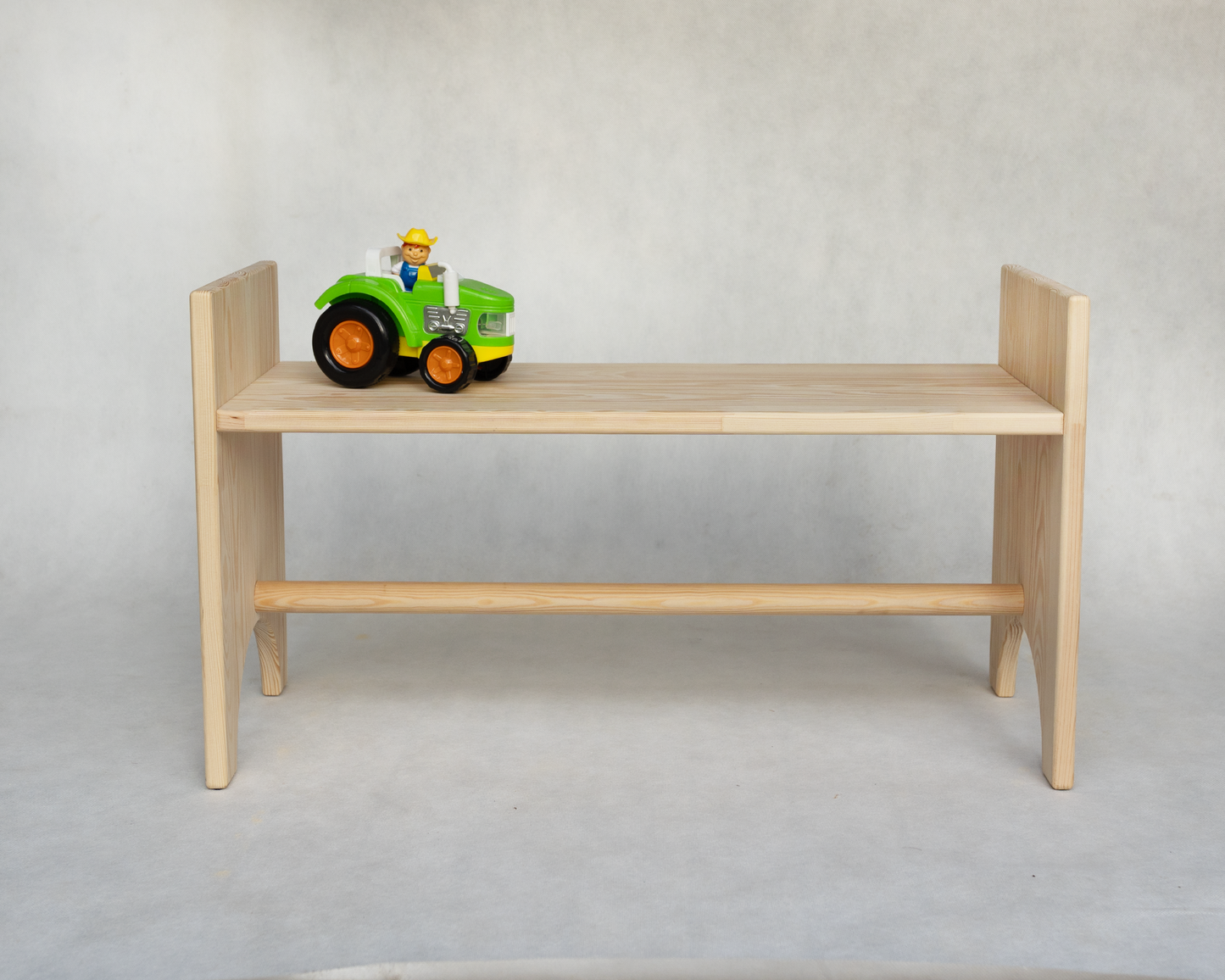 Vaikiškas medinis suoliukas su minkšta sėdyne