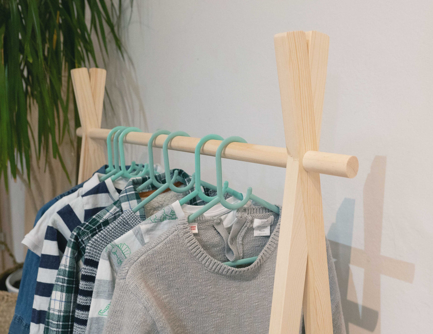 Holz-Kleiderständer für Kinder